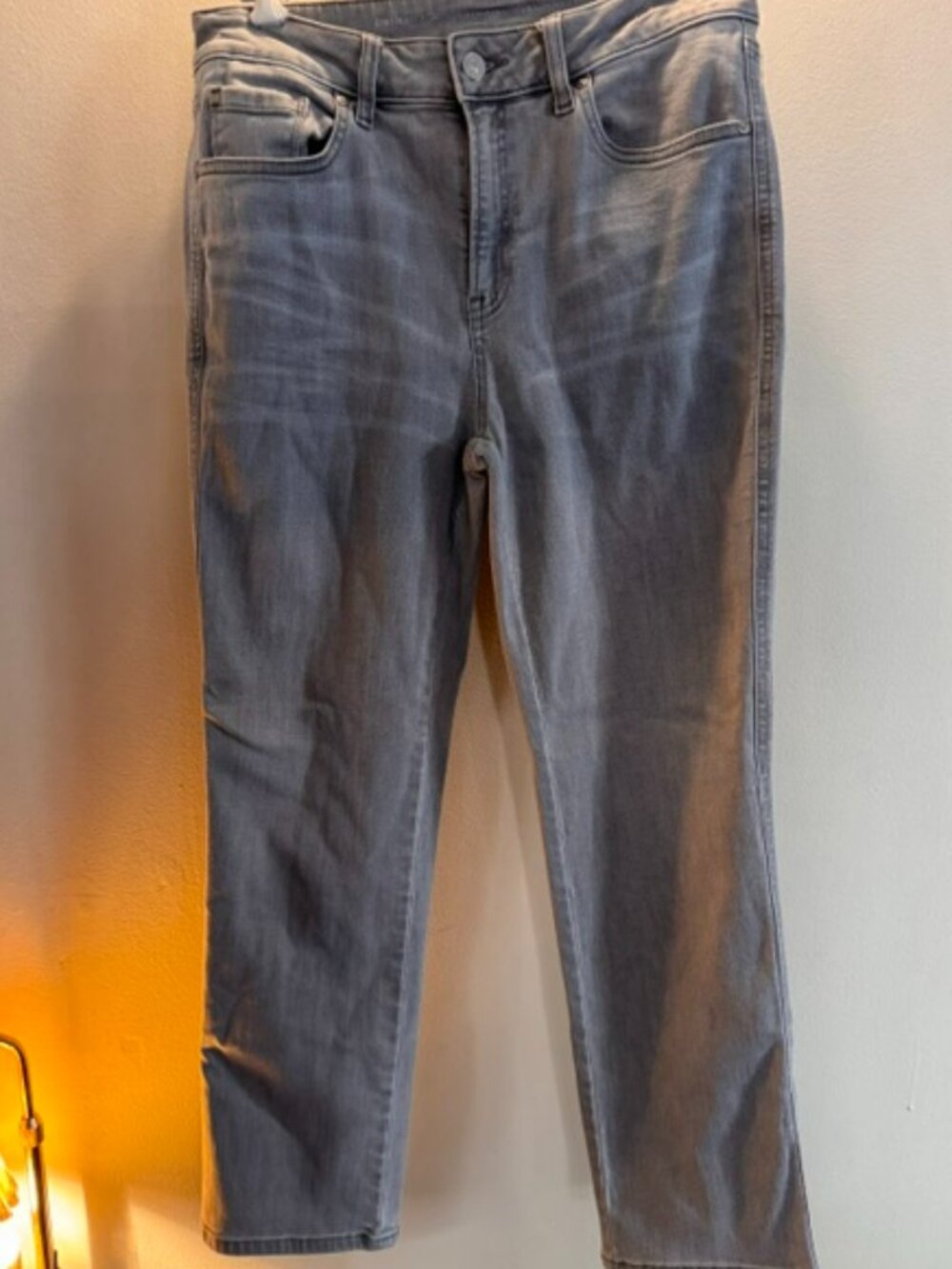 Chico’s Define Me Denim Ankle Jeans in Grey Sky size .5